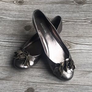 Kenneth Cole Reaction Slip Sliding Pewter Flats
